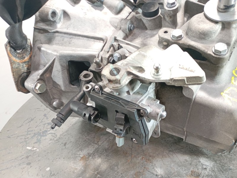 Recambio de caja cambios para peugeot 308 sw confort referencia OEM IAM 20EA01  