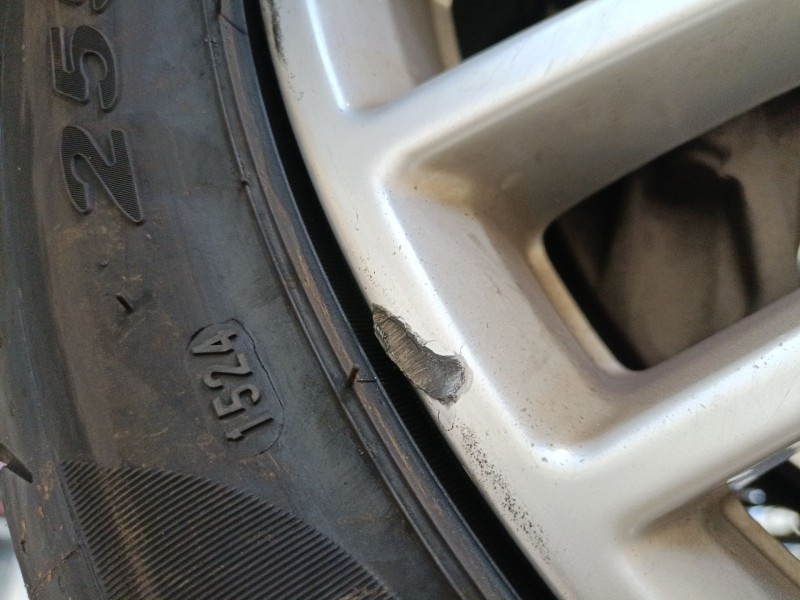 Recambio de llanta para ford usa mustang coupé 2.3 ecoboost referencia OEM IAM 255/40/19  