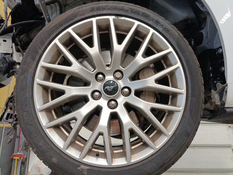 Recambio de llanta para ford usa mustang coupé 2.3 ecoboost referencia OEM IAM 255/40/19  