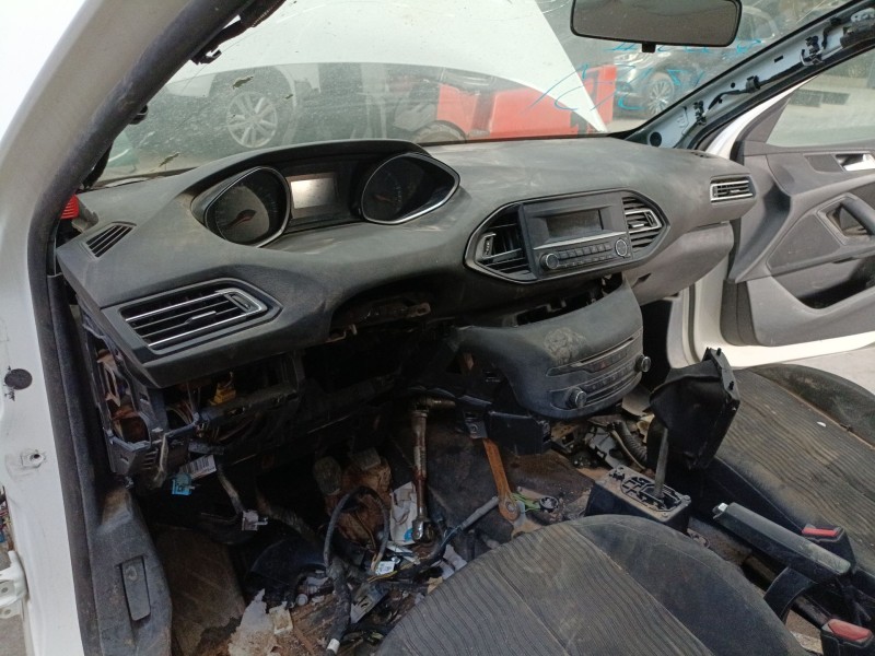 Recambio de salpicadero para peugeot 308 ii (lb_, lp_, lw_, lh_, l3_) 1.6 hdi referencia OEM IAM   