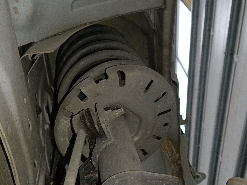 Recambio de amortiguador delantero izquierdo para peugeot 308 ii (lb_, lp_, lw_, lh_, l3_) 1.6 hdi referencia OEM IAM   