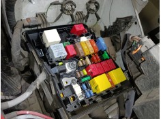 CAJA RELES / FUSIBLES 