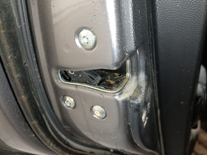 Recambio de cerradura puerta trasera izquierda para kia soul ii (ps) 1.6 crdi 136 referencia OEM IAM   