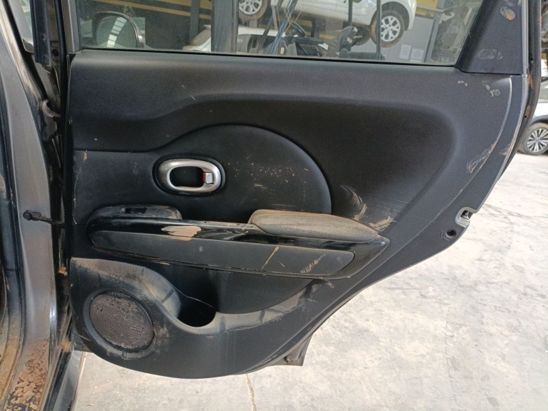 Recambio de guarnecido puerta trasera derecha para kia soul ii (ps) 1.6 crdi 136 referencia OEM IAM   