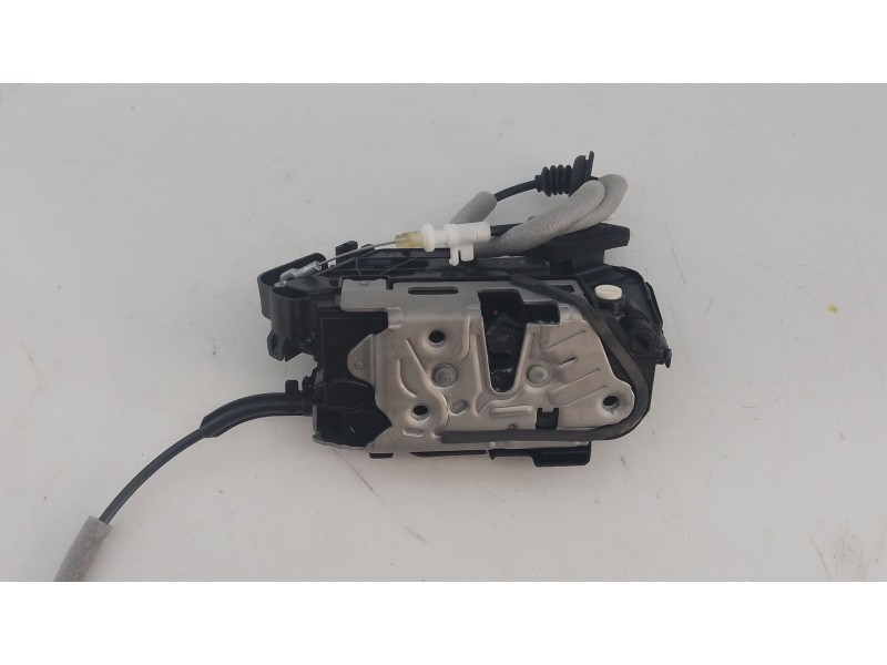 Recambio de cerradura puerta trasera derecha para skoda karoq 2.0 tdi nu7 referencia OEM IAM   