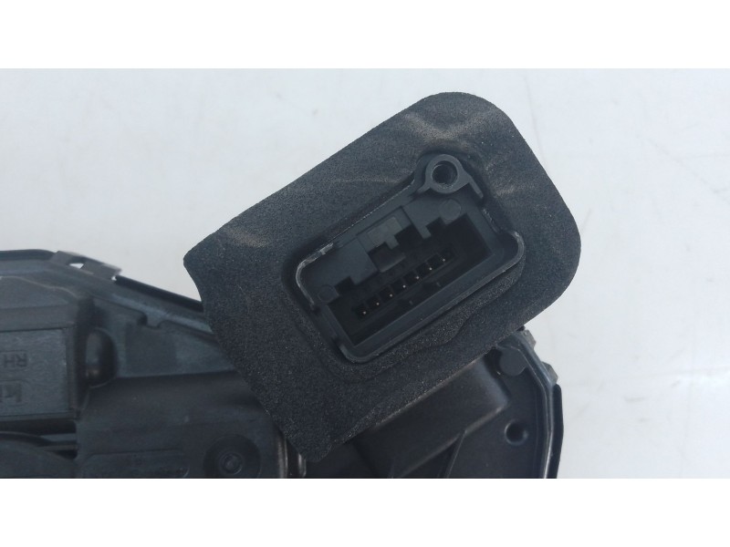 Recambio de cerradura puerta trasera derecha para skoda karoq 2.0 tdi nu7 referencia OEM IAM   