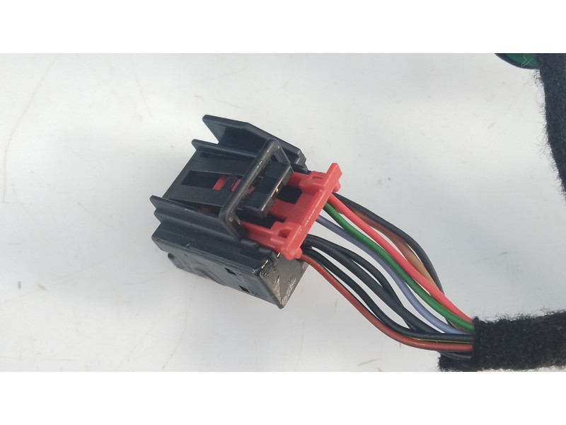 Recambio de retrovisor derecho electrico para skoda karoq 2.0 tdi nu7 referencia OEM IAM   