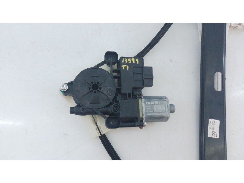 Recambio de mando elevalunas trasero izquierdo para volkswagen t-roc (a11, d11) 2.0 tdi scr referencia OEM IAM   