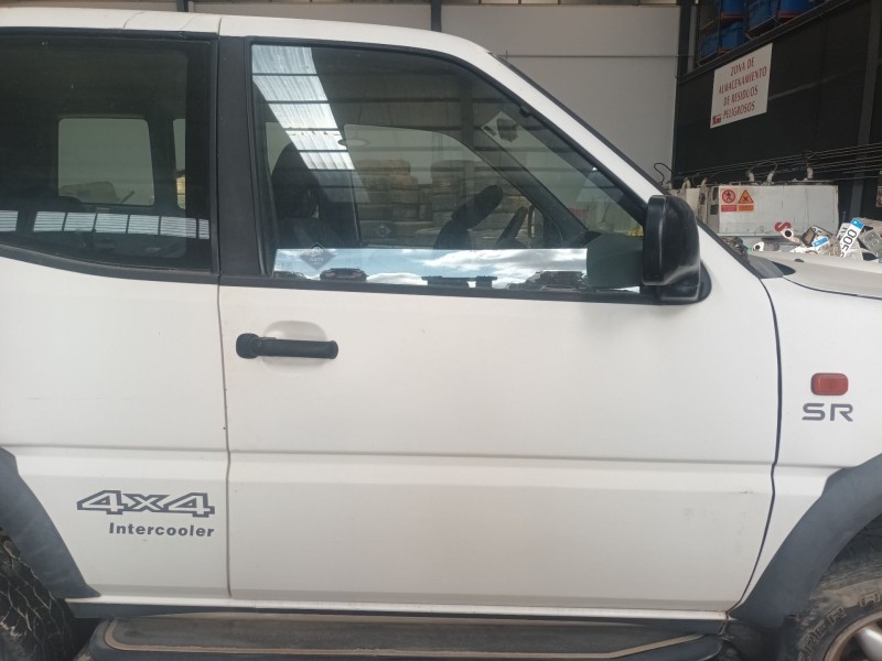 Recambio de puerta delantera derecha para nissan terrano ii (r20) 2.7 tdi 4wd referencia OEM IAM   