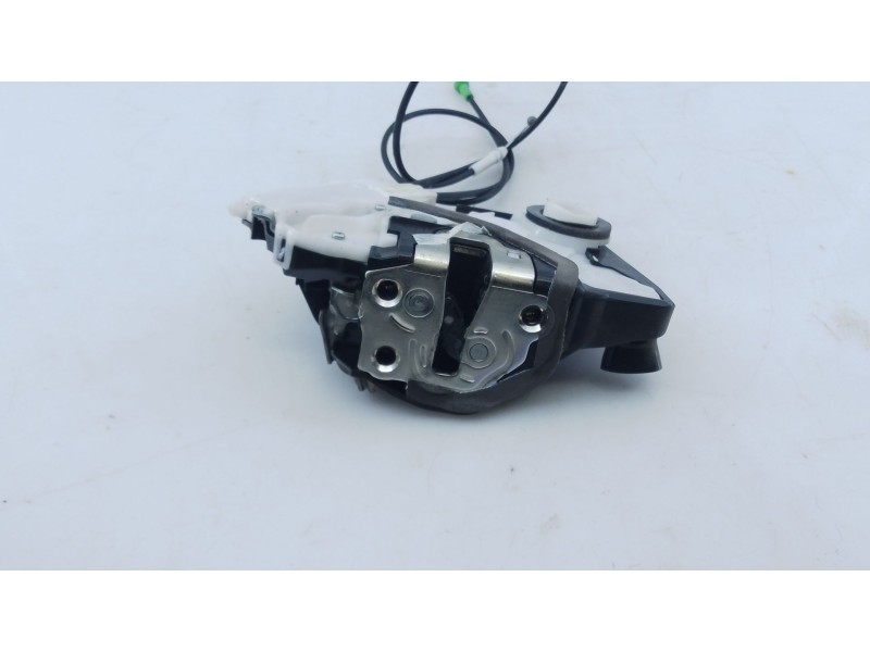 Recambio de cerradura puerta delantera derecha para toyota yaris (_p13_) 1.5 hybrid (nhp130_) referencia OEM IAM   