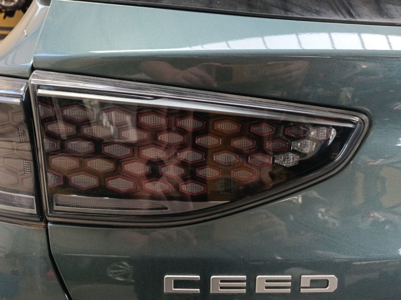 Recambio de piloto trasero izquierdo porton para kia ceed (cd) 1.0 t-gdi referencia OEM IAM   