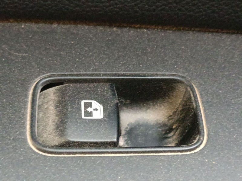 Recambio de mando elevalunas trasero izquierdo para kia ceed (cd) 1.0 t-gdi referencia OEM IAM   