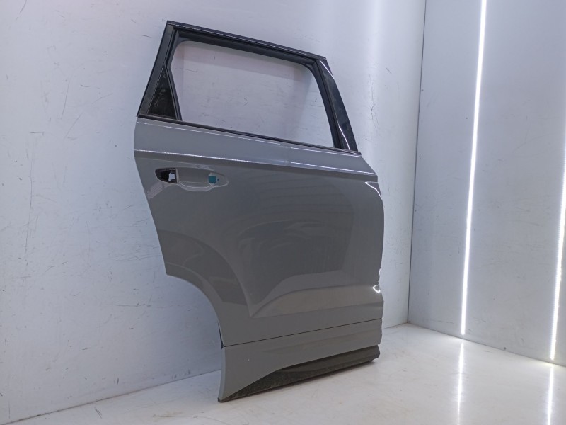 Recambio de puerta trasera derecha para skoda karoq 2.0 tdi nu7 referencia OEM IAM   