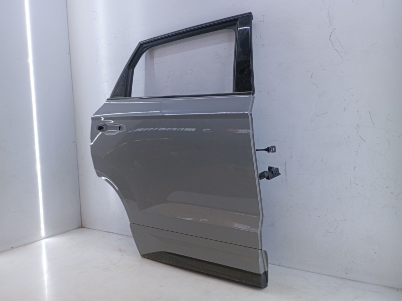 Recambio de puerta trasera derecha para skoda karoq 2.0 tdi nu7 referencia OEM IAM   