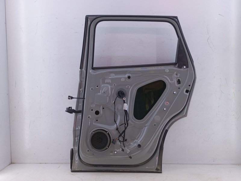 Recambio de puerta trasera derecha para skoda karoq 2.0 tdi nu7 referencia OEM IAM   