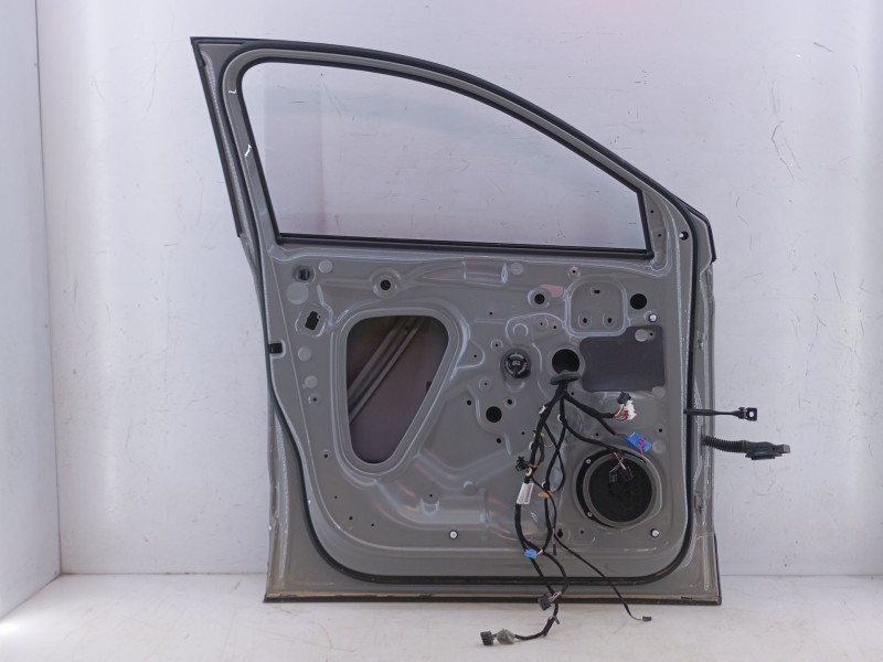 Recambio de puerta delantera izquierda para skoda karoq 2.0 tdi nu7 referencia OEM IAM   