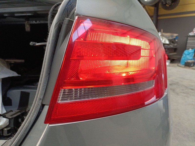 Recambio de piloto trasero derecho para audi a4 b7 (8ec) 2.0 tdi referencia OEM IAM   