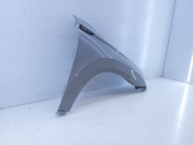 Recambio de aleta delantera derecha para skoda karoq 2.0 tdi nu7 referencia OEM IAM   E4-A2-13