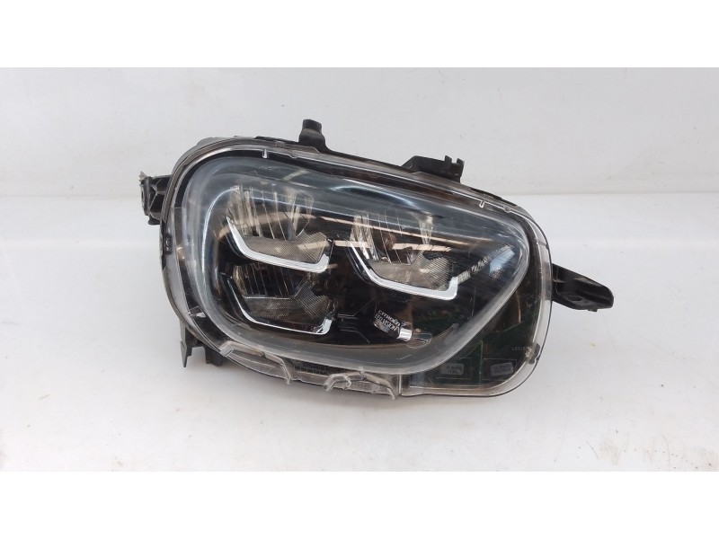 Recambio de faro derecho xenon para citroën c3 iii (sx) 1.2 puretech 82 referencia OEM IAM   