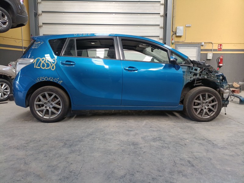 toyota verso (_r2_) del año 2014