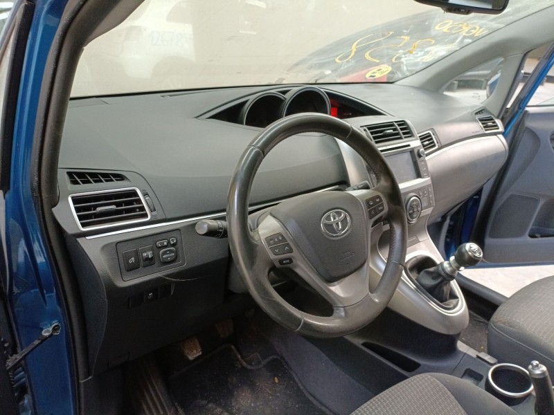 toyota verso (_r2_) del año 2014