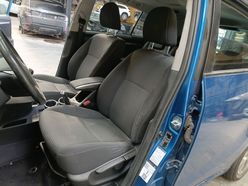 toyota verso (_r2_) del año 2014