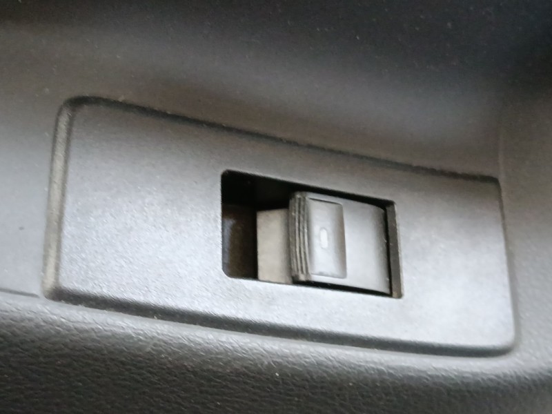 Recambio de mando elevalunas trasero derecho para toyota verso (_r2_) 1.6 d4-d (war20_) referencia OEM IAM   