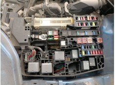 CAJA RELES / FUSIBLES 