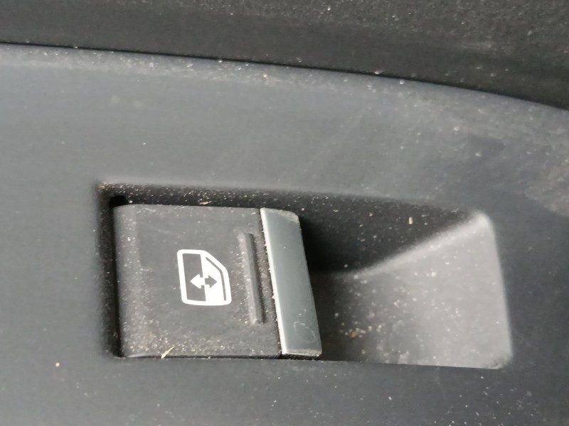 Recambio de mando elevalunas trasero izquierdo para audi q3 sportback (f3n) 35 tdi referencia OEM IAM   