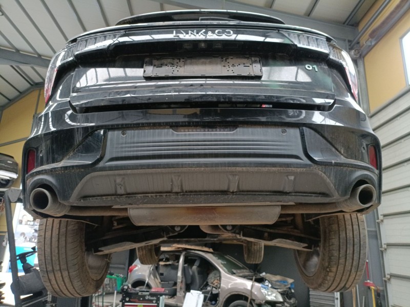 Recambio de paragolpes trasero para lynk & co 01 phev referencia OEM IAM   