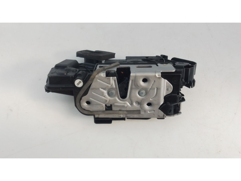 Recambio de cerradura puerta trasera izquierda para skoda octavia nx3 referencia OEM IAM   