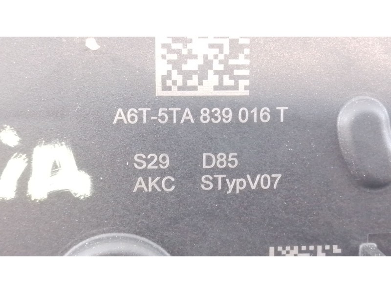 Recambio de cerradura puerta trasera derecha para skoda octavia nx3 referencia OEM IAM   