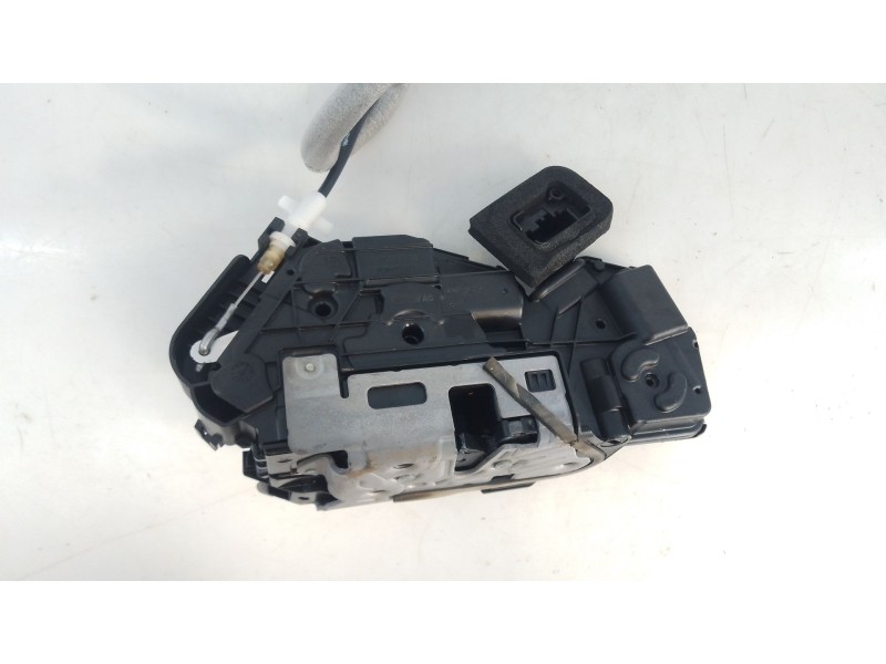 Recambio de cerradura puerta trasera derecha para skoda octavia nx3 referencia OEM IAM   