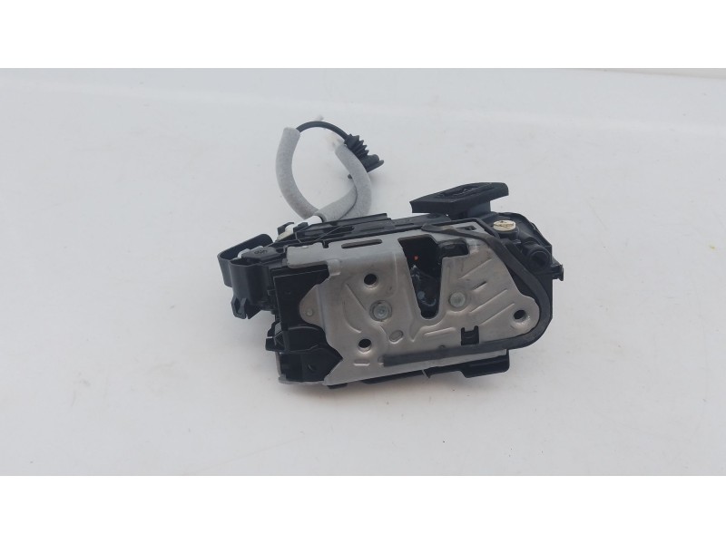 Recambio de cerradura puerta trasera derecha para skoda karoq 2.0 tdi nu7 referencia OEM IAM   
