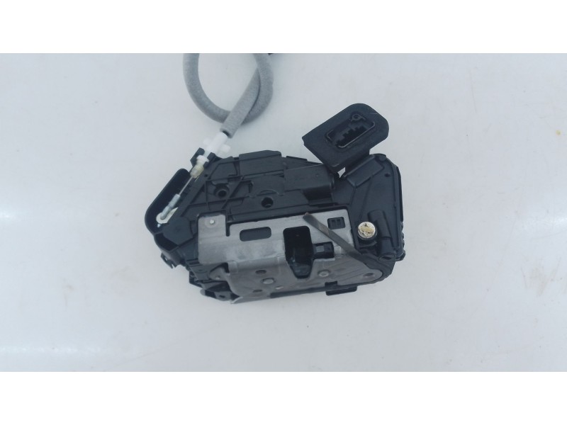 Recambio de cerradura puerta trasera derecha para skoda karoq 2.0 tdi nu7 referencia OEM IAM   