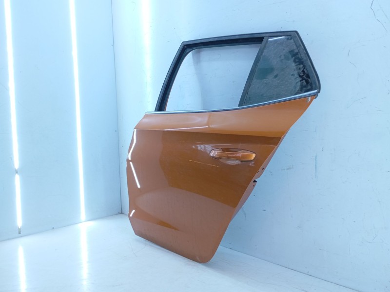 Recambio de puerta trasera izquierda para skoda fabia iv (pj3) 1.0 tsi referencia OEM IAM   E4-B4-8