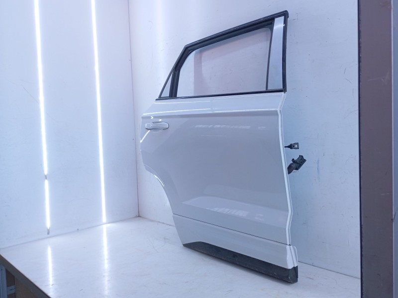 Recambio de puerta trasera derecha para skoda karoq 2.0 tdi nu7 referencia OEM IAM   E4-B4-8