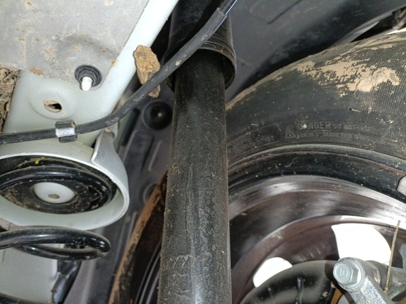 Recambio de amortiguador trasero derecho para kia stonic (yb) 1.2 cvvt referencia OEM IAM   