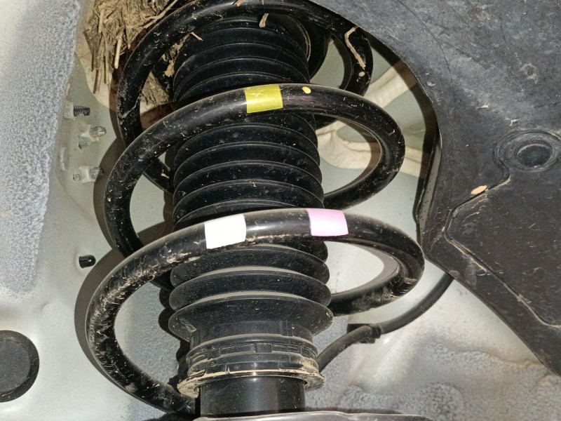 Recambio de amortiguador delantero izquierdo para kia stonic (yb) 1.2 cvvt referencia OEM IAM   