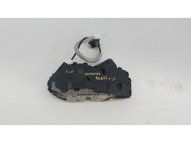Recambio de cerradura puerta trasera izquierda para skoda octavia iv combi nx5 1.5 tsi referencia OEM IAM   