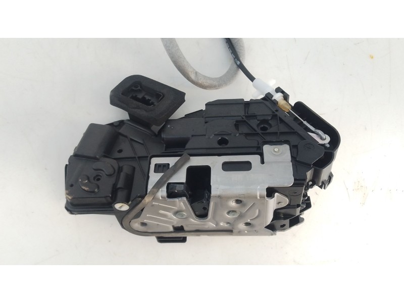 Recambio de cerradura puerta trasera izquierda para skoda octavia iv combi nx5 1.5 tsi referencia OEM IAM   