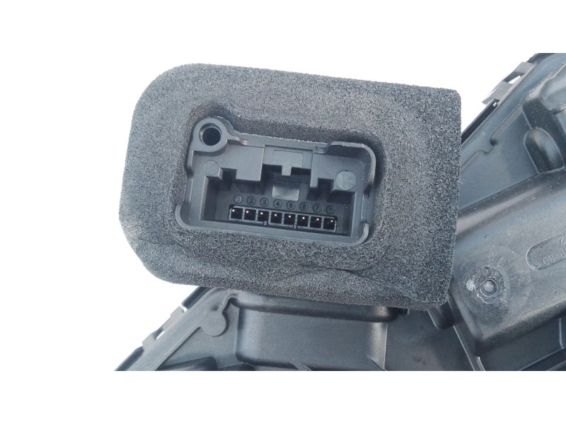 Recambio de cerradura puerta trasera izquierda para skoda octavia iv combi nx5 1.5 tsi referencia OEM IAM   