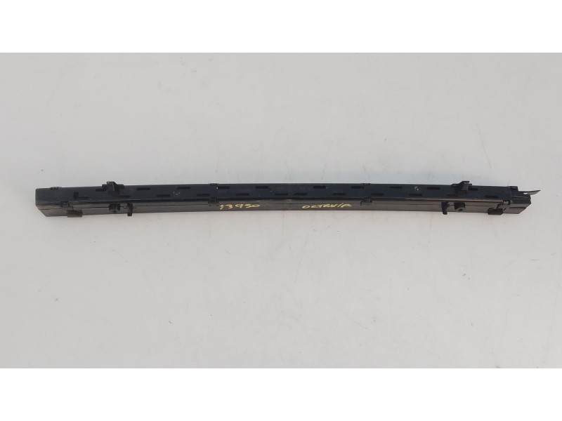 Recambio de luz central de freno para skoda octavia nx3 referencia OEM IAM   