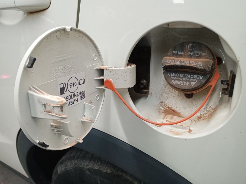 Recambio de tapa exterior combustible para ssangyong tivoli 1.2 referencia OEM IAM   