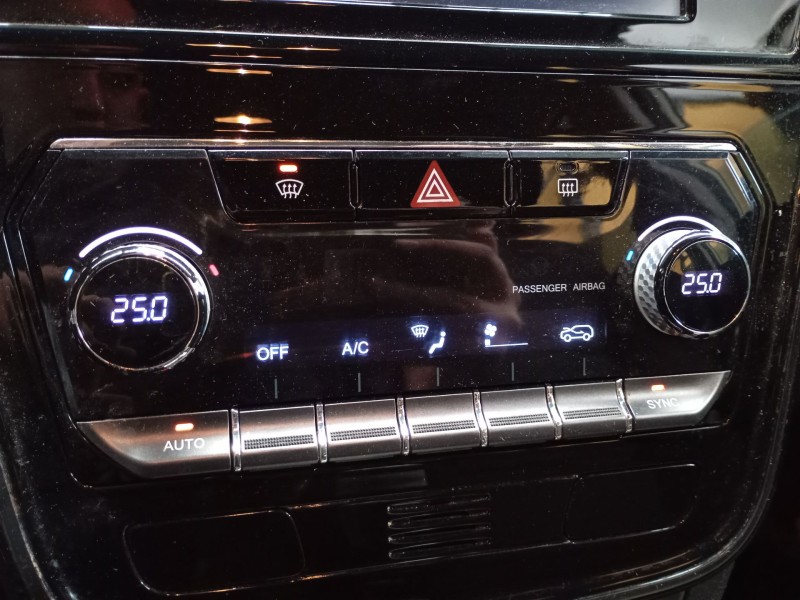 Recambio de mando climatizador para ssangyong tivoli 1.2 referencia OEM IAM   