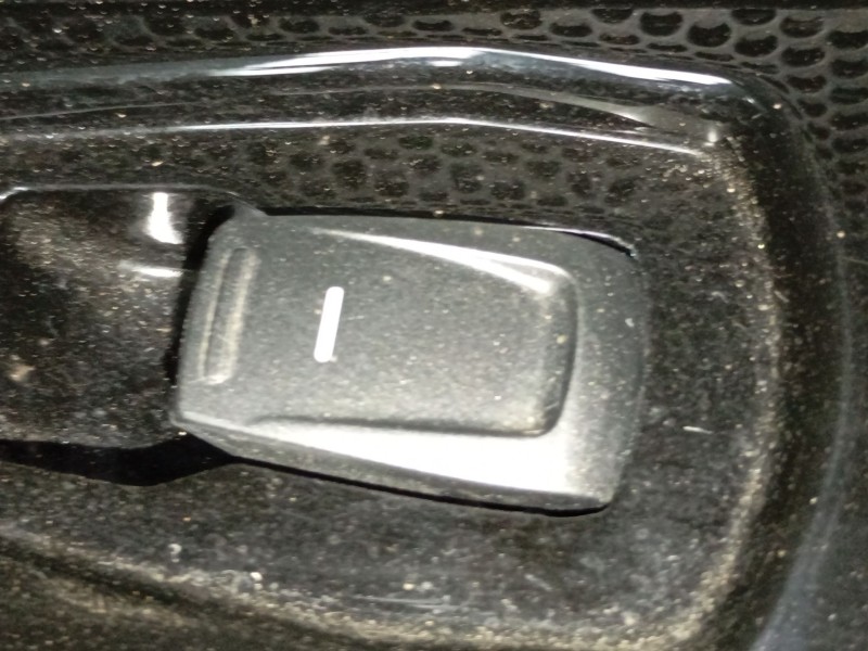 Recambio de mando elevalunas delantero derecho para ssangyong tivoli 1.2 referencia OEM IAM   