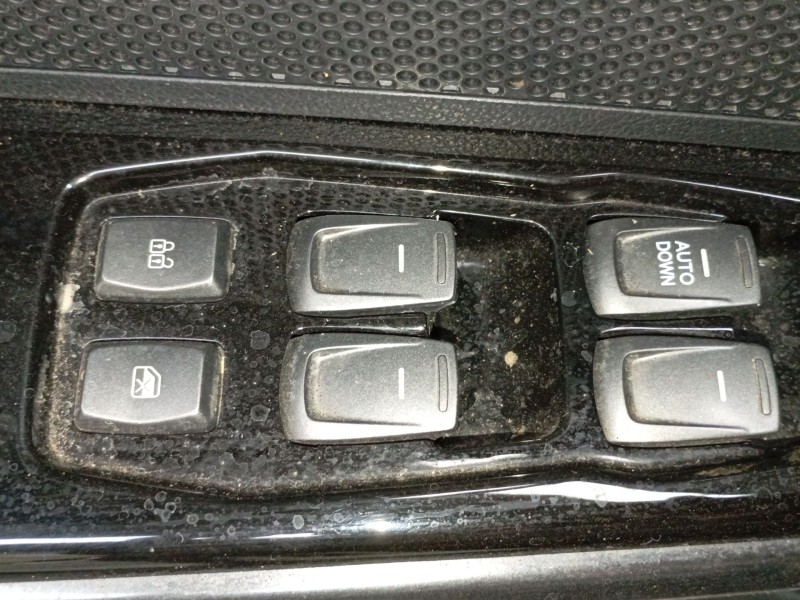 Recambio de mando elevalunas delantero izquierdo para ssangyong tivoli 1.2 referencia OEM IAM   