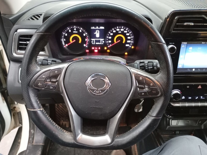 Recambio de volante para ssangyong tivoli 1.2 referencia OEM IAM   