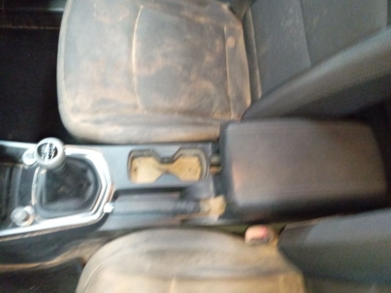 Recambio de consola central para ssangyong tivoli 1.2 referencia OEM IAM   