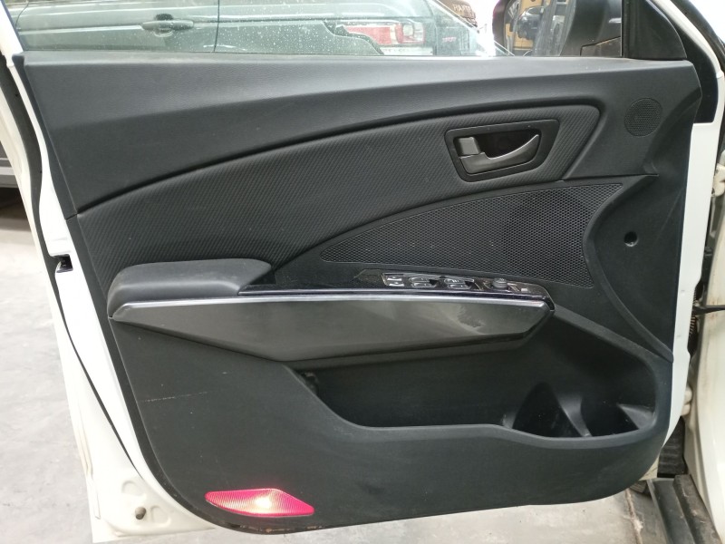 Recambio de guarnecido puerta delantera izquierda para ssangyong tivoli 1.2 referencia OEM IAM   